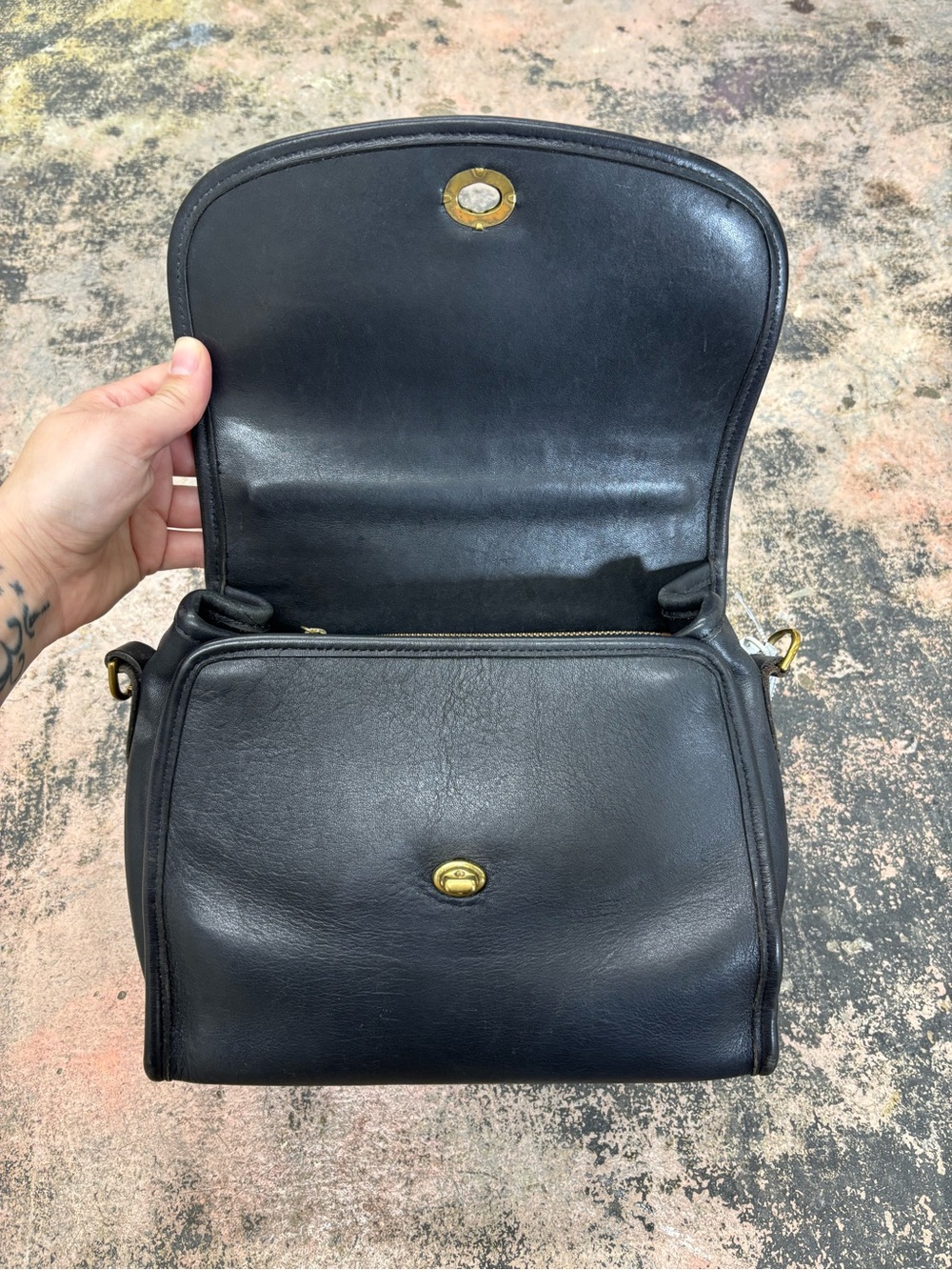 Vintage 9977 Coach Manor Black Leather Top-Handle Satchel with Gold Turn-Lock - Picture 8 of 12